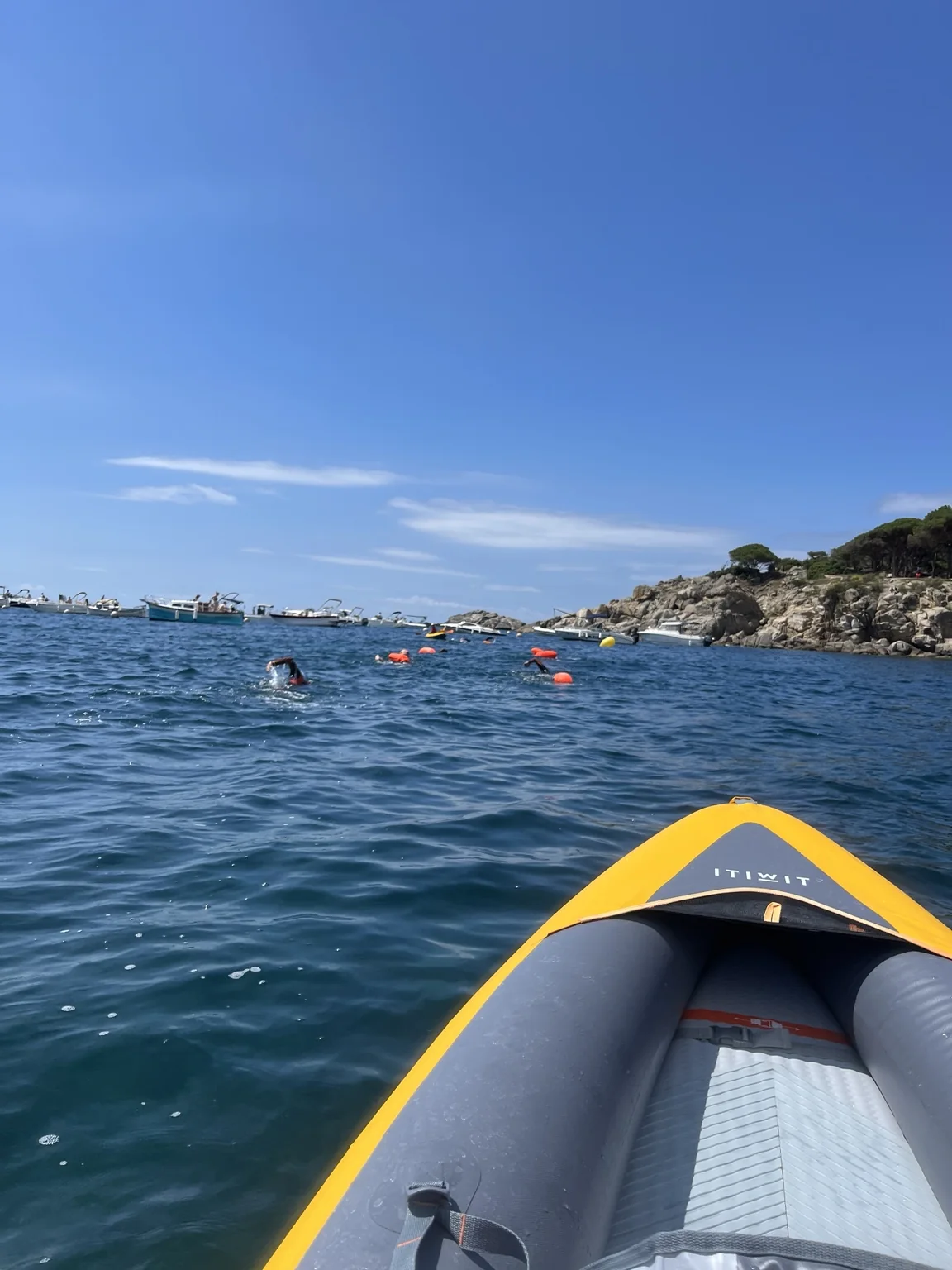 Natación en aguas abiertas junto a la costa